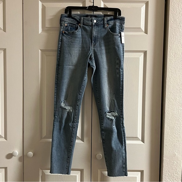 GAP Factory Denim - NWT Gap Mid Rise Destructed Universal Legging with Wellwash, size 12/31 X-Long